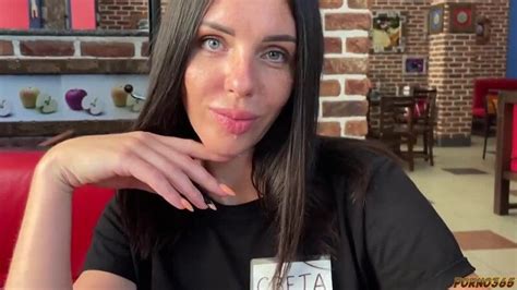 Официантка трахнулась с пациентом в туалете porn se video