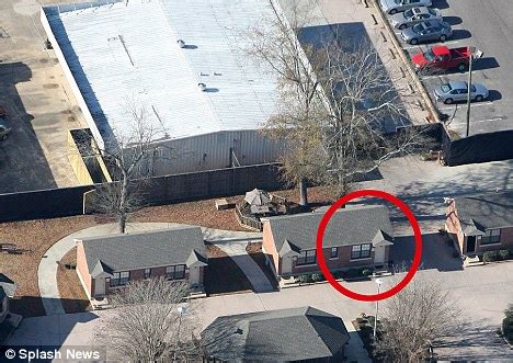 Tiger Woods Tracked Down At Sex Addict Clinic Daily Mail Online