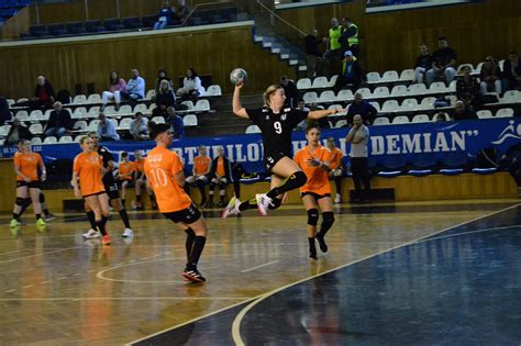 Handbal feminin meci fără istoric victorie confortabilă