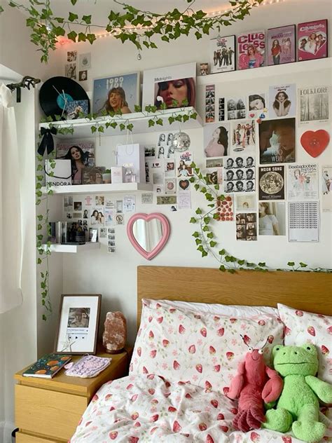 How to Create a Stylish Luxury Dorm Room Ideas | Bedroom makeover, Preppy room decor, Dorm room