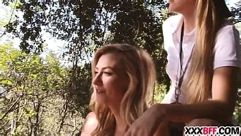 Truco De Consejeros De Campamento De Lesbianas XVIDEOS