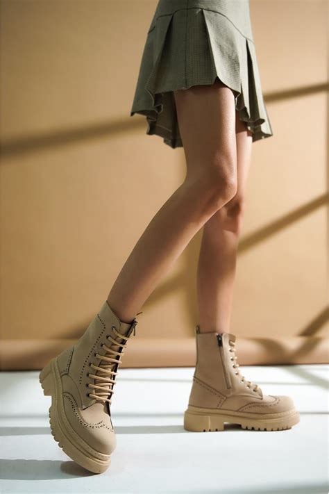 Moli Nude Diana Model Kal N Tabanl Kad N G Nl K Postal