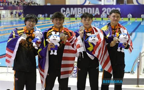 BERNAMA SEA GAMES MEN S QUARTET SPLASH THEIR WAY TO A SILVER MEDAL