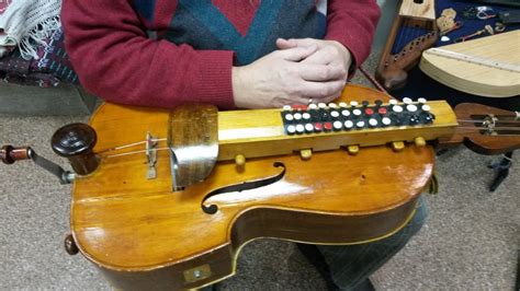 Калюка, подковофон и горшки: как выглядят и звучат любимые инструменты ...