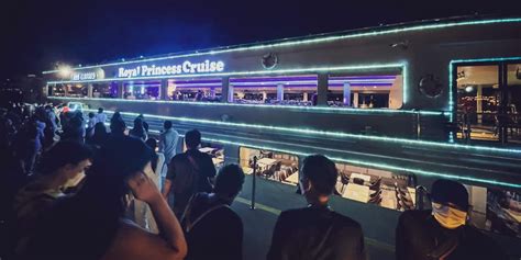 Why a $25 River Cruise Should Be Part of Every Tourist's Bangkok Plans - Business Insider