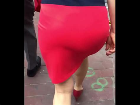 señora en falda roja XVIDEOS