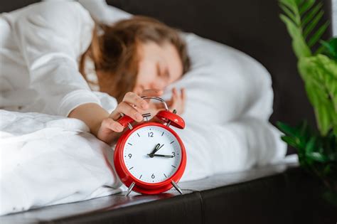 Faz Mal Dormir De Dia E Ficar Acordado À Noite - Dormir de tarde faz mal ou bem? Entenda! - GoodSpine - Blog