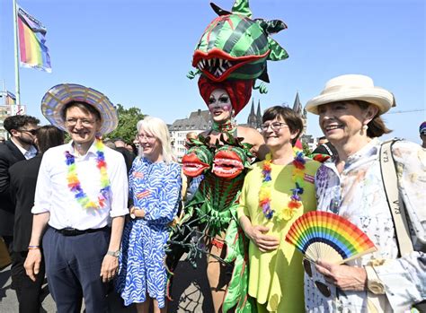 Bunt Und Laut Christopher Street Day Parade Zieht Durch Köln Baseljetzt