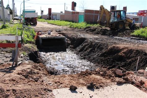 Entubamiento de pvc en el canal de desagües Infopalmares