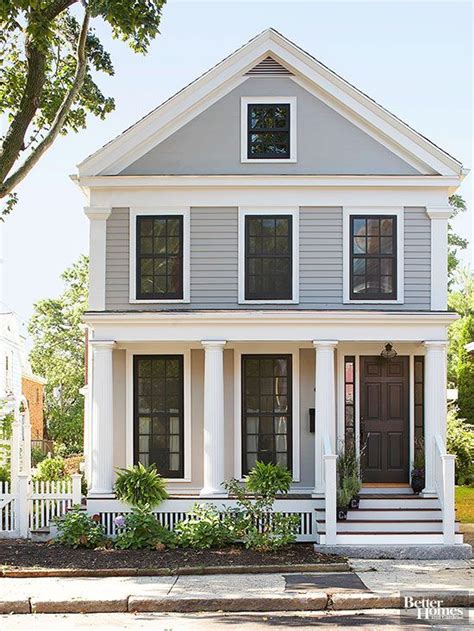 18 Colonial Style Houses With Enduring Charm Colonial Style Homes