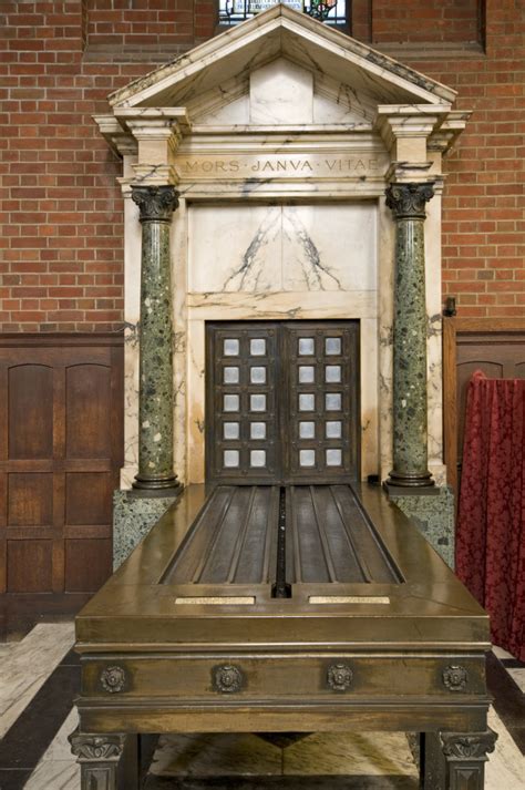 Golders Green Crematorium, London: the catafalque in the West Chapel | RIBA pix