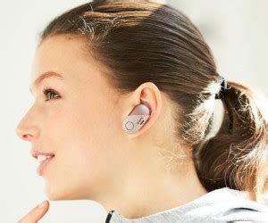 О безопасности предела звука в наушниках рассказали врачи - health info