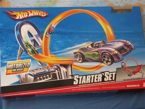 HOT WHEELS STARTER SET MOTORIZED FOR SPEED ONE CAR INCLUDED BRAND NEW