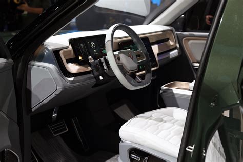 Rivian R1S Electric SUV Debuts Ahead of 2018 Los Angeles Auto Show ...