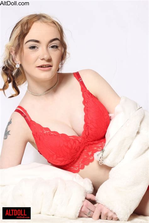 Sweet Babe Takes Off Her Lingerie And Shows Her Big Boobs 15 Photos