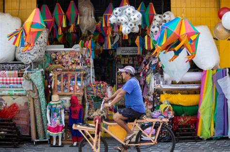 Consumidores já procuram por itens para festas juninas no Centro de