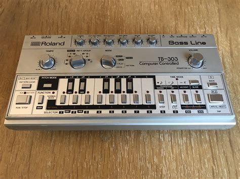 TB-303 - Roland TB-303 - Audiofanzine