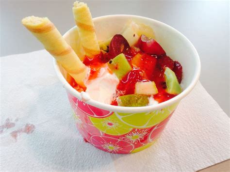 М... В глобусе фруктовое мороженое!!