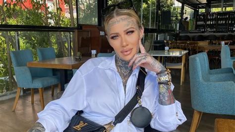Una usuaria de OnlyFans afirma tener la vagina más tatuada del mundo