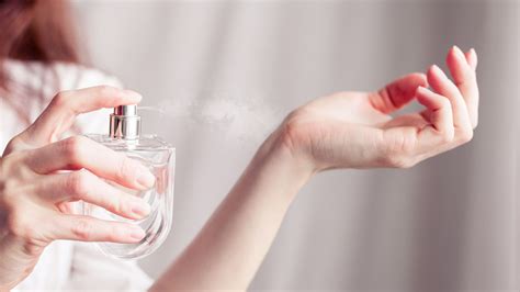 perfumes  aroma  clavel  te haran oler como las mujeres