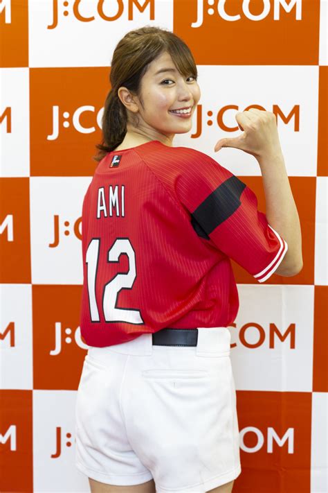 “神スイング”稲村亜美さんのフォトインタビューを公開！「今後挑戦したい球種は、フォーク」「球場での観戦は守備位置を確認、自宅ではテレビで全試合