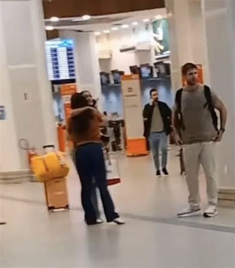 Ele Estava ___ Humorado Ontem. - @Kevilyncosta Ontem ele estava esperando ela falar com os fas, acho q ...