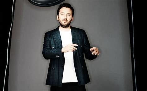 Cesare Cremonini Canta L Essere Umano Tra Infiniti Possibili Scenari