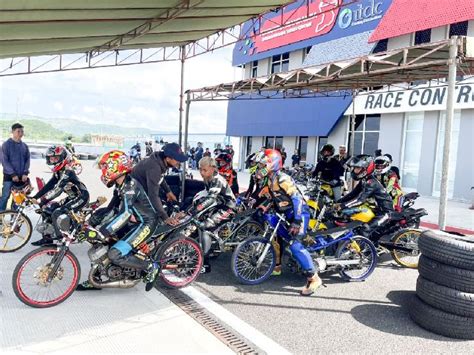 Ajang Drag Bike Di Sirkuit Mandalika Berjalan Lancar Tempo Co