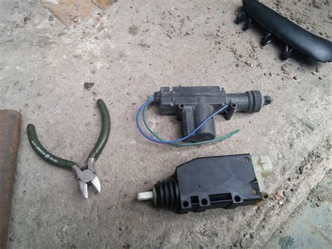 Заменил центрозамок водителя и передний блок прикуривателя. — Opel ...