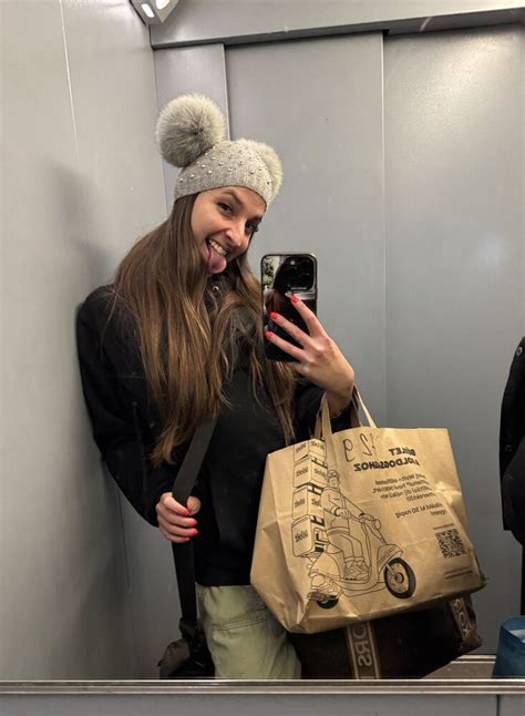 Amirah Adara Channel Page XVIDEOS