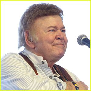 Roy Clark Dead – Country Musician & ‘Hee Haw’ Host Dead at 85 | RIP ...
