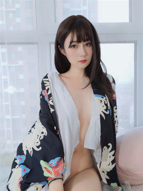 Baiyin 白银 和服下的秘密 Baiyin 白银 和服下的秘密 Porn Pic
