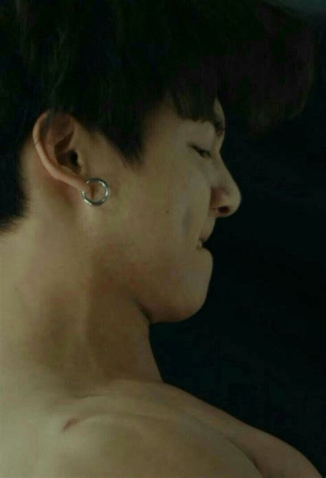 اممم فقط میخواستم این جونگکوکـو یادآوری کنم و بای Jungkook hot Jungkook abs