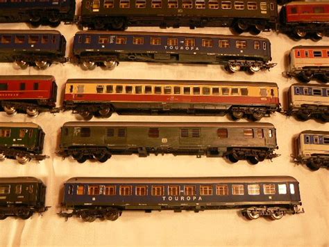 HO Scale Freight Cars I Find Scale Model Scenery at http://www ...