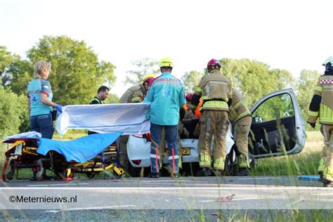 Autos Botsen Met Twee Gewonden In Brucht Video