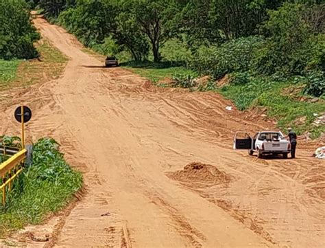 Descarte Irregular De Entulho Flagrado Em Estrada De Fernand Polis