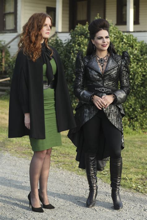 Zelena and Evil Queen - 6 * 6 "Dark Waters" | Queen outfits, Once upon ...