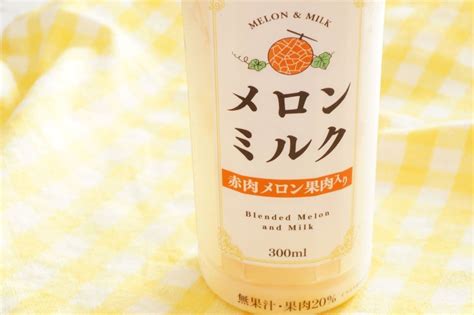 FamilyMart "Melon Milk" If you like melon, definitely drink it! Red ...