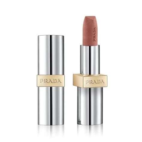 Guía de uso de los labiales nude el color de labios natural que favorece a todas las edades