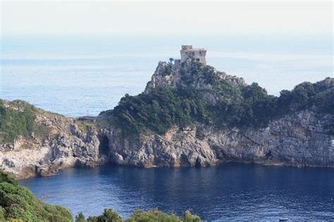 Amalfi E La Curiosa Storia Della Torre Del Silenzio Senza Linea