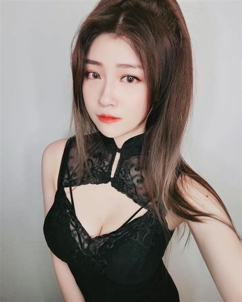 Ngắm nhan sắc những nữ streamer hot nhất Đài Loan Hong Kong chơi game không giỏi nhưng vòng