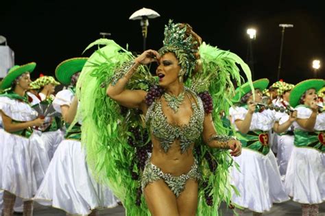 Naked Viviane Ara Jo In Mancha Verde