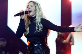 Ellie Goulding Flaunts Toned Body In Hot Pink Bikini As She Soaks Up The Sun Celebrity News