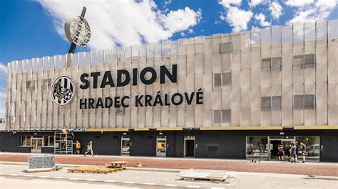 Hradec Kr Lov Odehraje Prvn Z Pas Na Dom C M Stadionu O Ek V Se