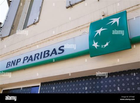 Bnp Paribas Bank Paris Fotograf As E Im Genes De Alta Resoluci N Alamy