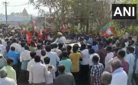 Video Heros Welcome For Missing Karnataka Bjp Mla After Pre Arrest Bail