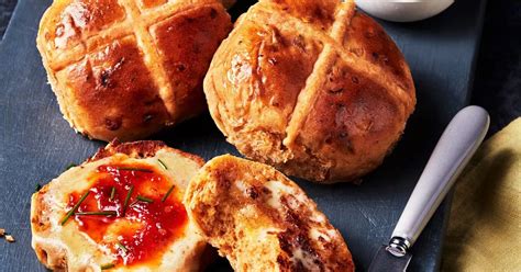 Chilli And Cheese Hot Cross Buns Go On Sale At M S In Nottingham Nottinghamshire Live