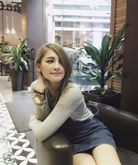 Hot Girl Ng G T Trong C Ng Tin Tr Ng Rmit G Y B O M Ng