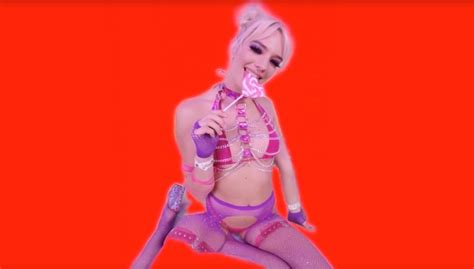 Kennas Cream Puffs Passthrough VR Porn Video VRPorn