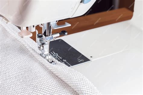 Профессиональное оборудование Современная швейная машина со специальной ...